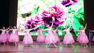 《花开中国》（清镇市老年大学）